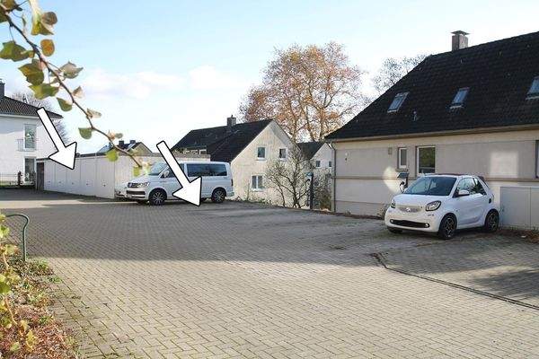 Stellplatz und Garage