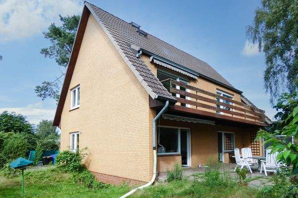 mit Terrasse und Balkon