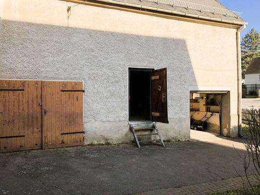 Scheune mit zwei Garagen