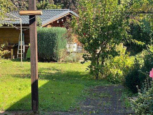 Blick Richtung Gartenhaus