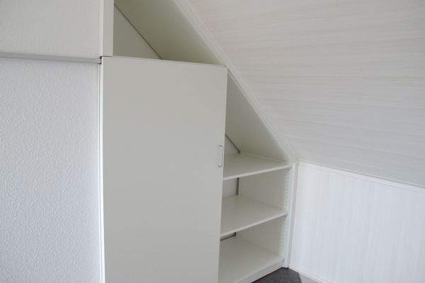 Einbauschrank Spitzboden.JPG