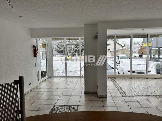 Verkaufs-/Ausstellungsfläche mit Schaufenster