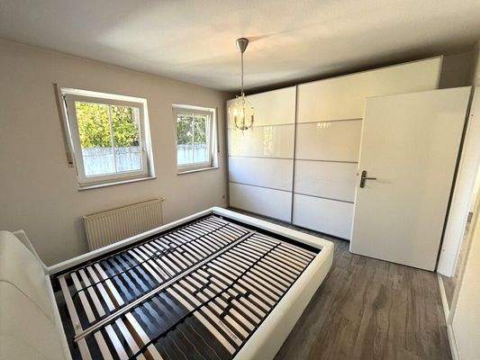 Schlafzimmer möbliert 