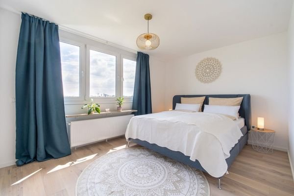 Schlafzimmer mit 1,80m Bett