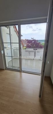 Wohnzimmer mit Balkon