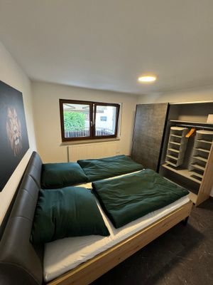 Schlafzimmer 1 - I