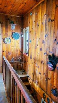 Holztreppe in Haus 1