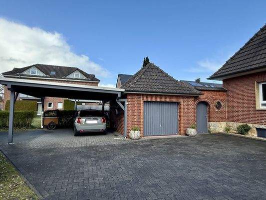 Garage und Doppelcarport