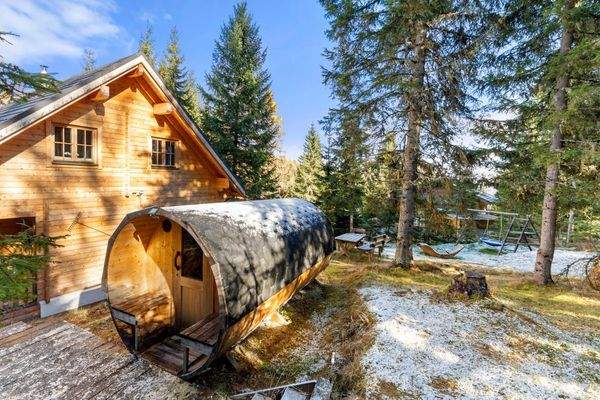 Fass Sauna und Gartenbereich