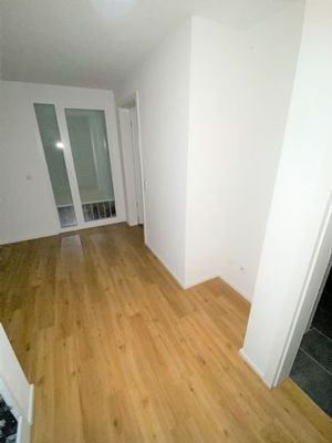 Flur Ansicht 1 mit Garderobennische