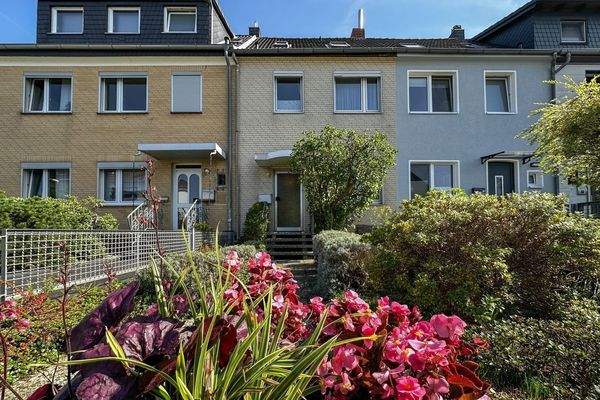 Hausansicht von der Straßenseite