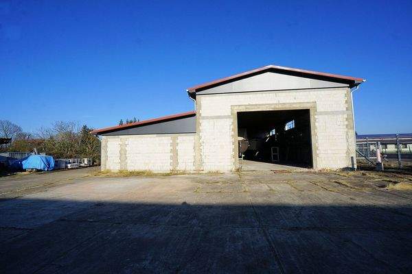 Haupteingang Halle (10).jpg