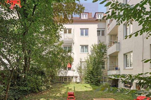 Hausrückseite/ Gartenansicht