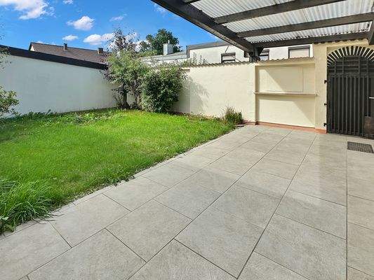 Terrasse und Garten.jpg