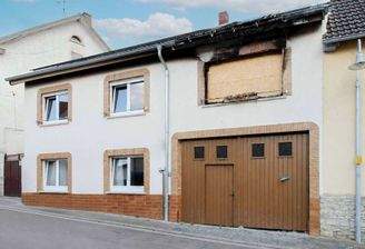 Straßenansicht Ki  Auto entfernt