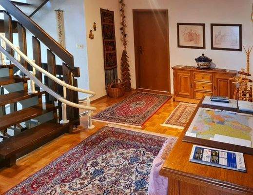 Diele und Innentreppe im EG