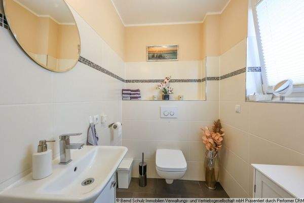 14 Gäste-WC