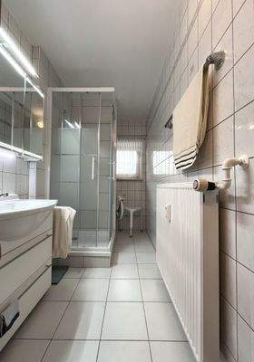 Tageslichtbad mit Dusche