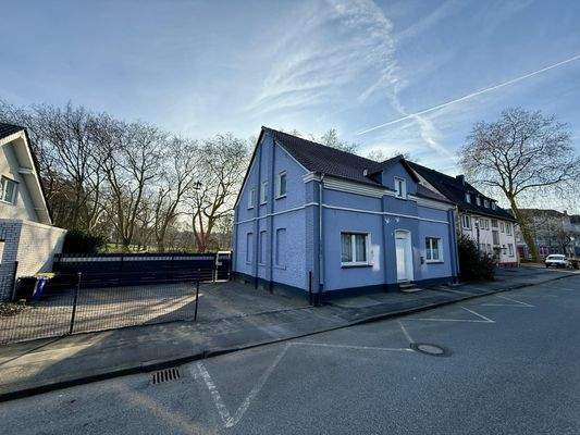 Freistehend mit Stellplätzen