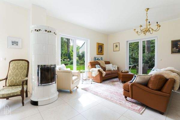 Wohnzimmer mit Kamin