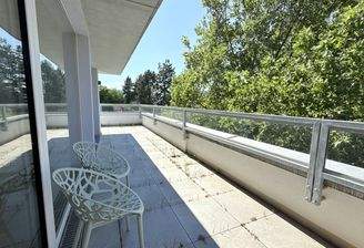 Großzügige Terrasse