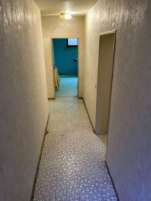 KG Flur zum Schwimmbad.jpg