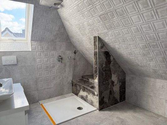 Exklusives Duschbad DG