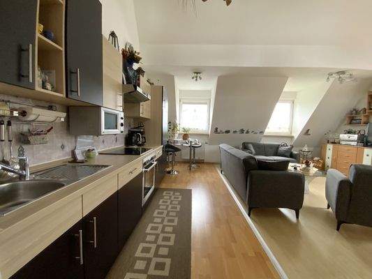 offen gestalteter Wohn-, Ess-, Kochbereich