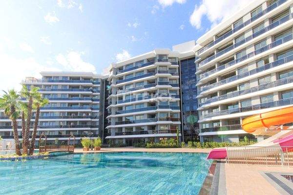 Apartments with Swimming Pool and Aquapark in Antalya Altintas