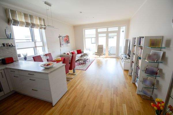 Wohn-/Esszimmer mit Loggiazugang