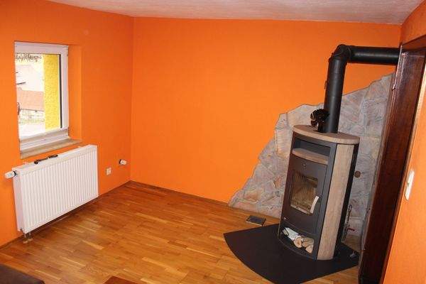 Wohnzimmer mit Kaminofen OG