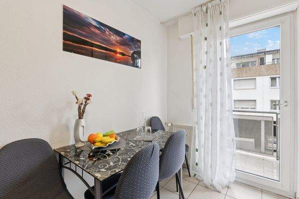 Essbereich und Balkonzugang