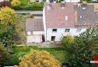 Großes Grundstück! 