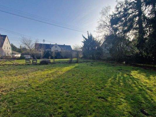 Großes Grundstück
