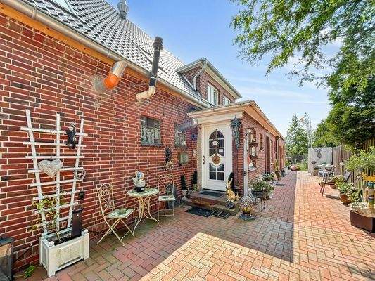 Eingangsbereich und Terrasse