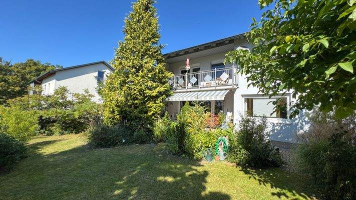 Wohnhaus mit tollem Garten