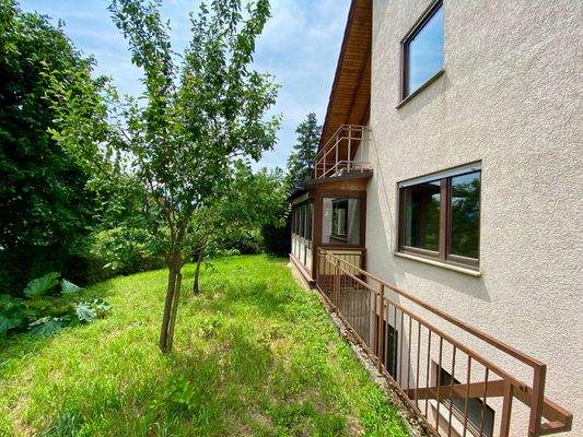 Giebelseite Garten mit Kelleraußentreppe