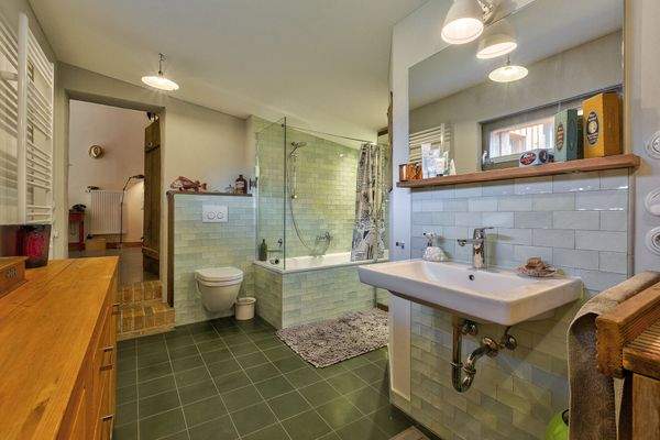 Wannenbad mit Waschmaschinenanschluss