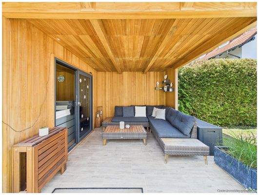 überdachter Freisitz mit Lounge