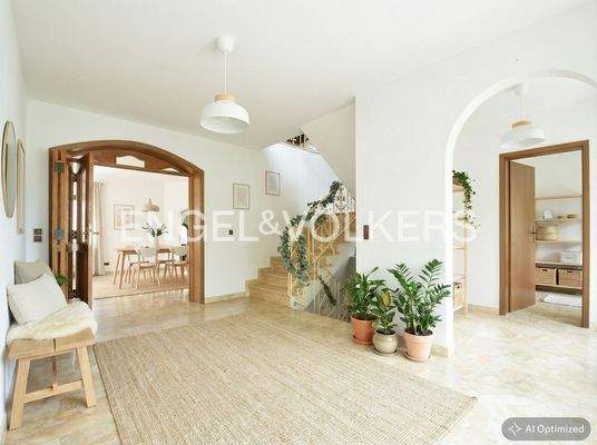 [KI-optimiertes Foto] Ein großzügiges Entrée