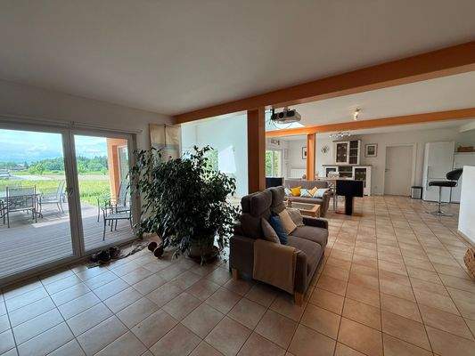 Terrassenzugang und vielseitig nutzbarer Großraum