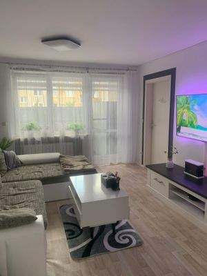 Wohnzimmer und Balkon