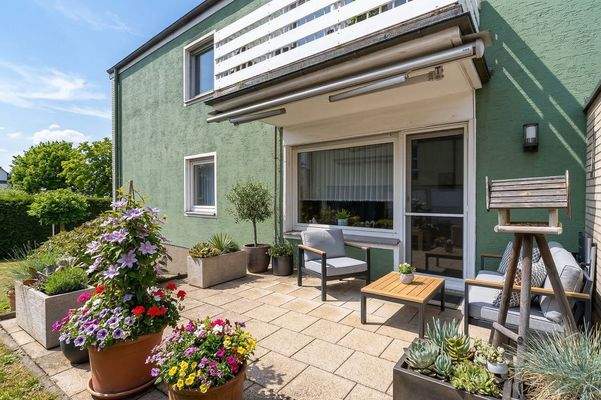 Terrassenbereich KI generiert