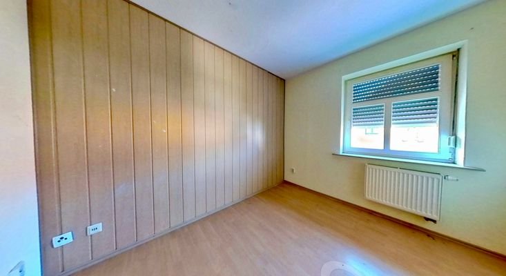 leerstehende Wohnung 1.OG.jpg