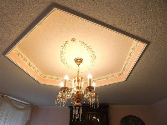 schöner Stuck im Wohn.- Esszimmer