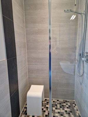 Gäste WC mit Dusche.jpg