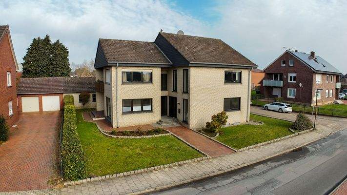 Zweifamilienhaus mit Garten