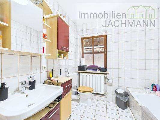 Bad mit Badewanne & Dusche OG