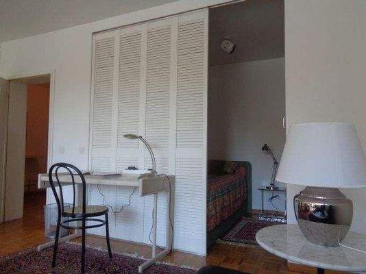 Schlafbereich hinter der Lamellentür  36