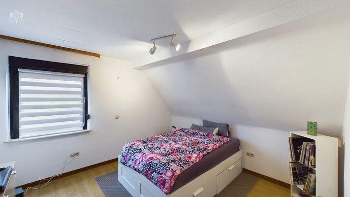 CAM01984G0-PR0409-STILL010